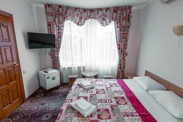 Фото номера Трехместный номер с балконом Гостиница Villa Valentina г. Адлер 6