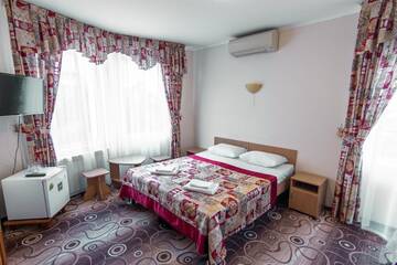 Фото номера Трехместный номер с балконом Гостиница Villa Valentina г. Адлер 8