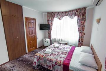 Фото номера Трехместный номер с балконом Гостиница Villa Valentina г. Адлер 7