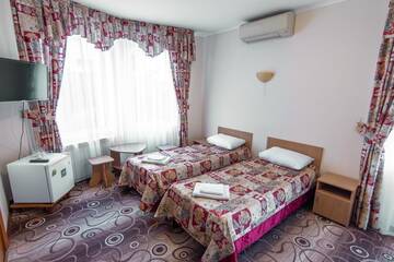 Фото номера Трехместный номер с балконом Гостиница Villa Valentina г. Адлер 5