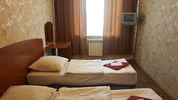 Фото номера Трехместный номер эконом-класса с общей ванной комнатой Гостевой дом Пурпурный замок г. Адлер 2