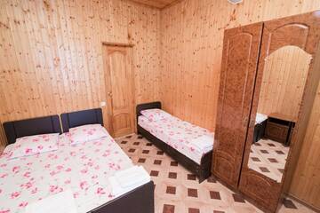Фото номера Трехместный номер Гостиница Алена г. Адлер 6