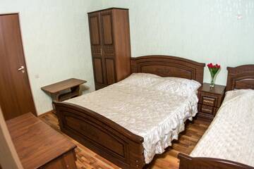Фото номера Стандартный трехместный номер Гостиница Guest House Chernomor г. Адлер 2