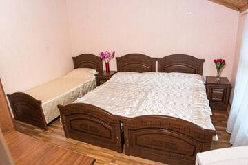 Фото номера Стандартный трехместный номер Гостиница Guest House Chernomor г. Адлер 6
