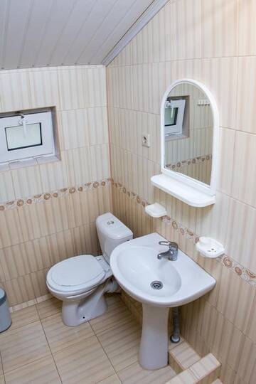 Фото номера Стандартный трехместный номер Гостиница Guest House Chernomor г. Адлер 5